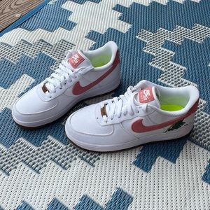 *NEVER WORN* Nike WMNS AIR FORCE 1 LOW '07
"Catechu"